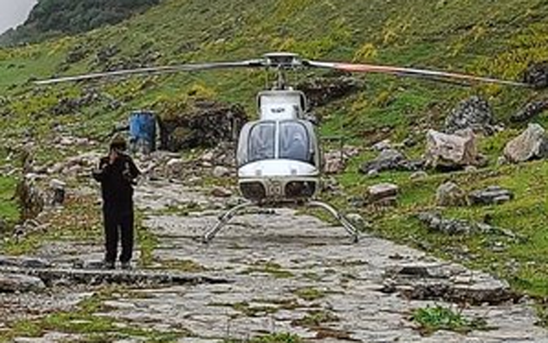 केदारनाथ धाम में मौसम खराब,हेलीकॉप्टर ने की इमरजेंसी लैंडिंग