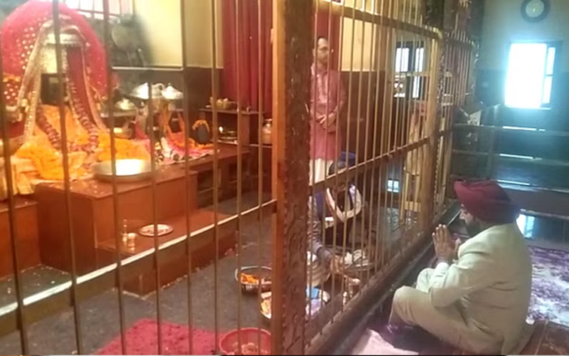 राज्यपाल लेफ्टिनेंट जनरल गुरमीत सिंह ने किए धारी देवी के दर्शन