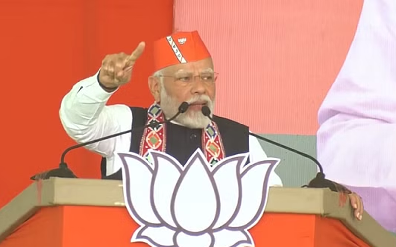 रैली में केसीआर पर बरसे पीएम मोदी