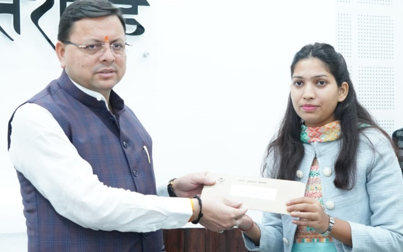 मुख्यमंत्री धामी ने 8 स्वागतियों को दिये नियुक्ति पत्र
