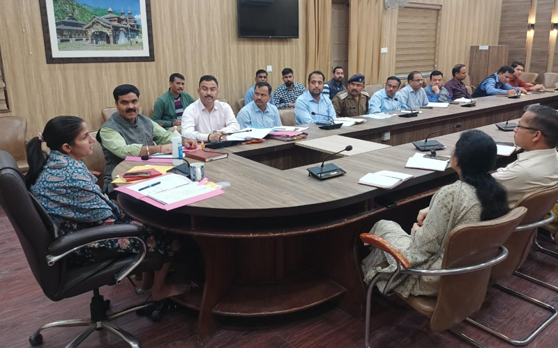 डीएम सोनिका की अध्यक्षता में दीपावली पर्व पर अतिशबाजी के लाईसेंस निर्गत करने के संबंध में बैठक आयोजित