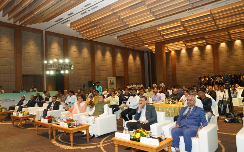 सीएम धामी ने ग्लोबल इन्वेस्टर्स समिट को लेकर अहमदाबाद में आयोजित रोड शो में प्रतिभाग किया