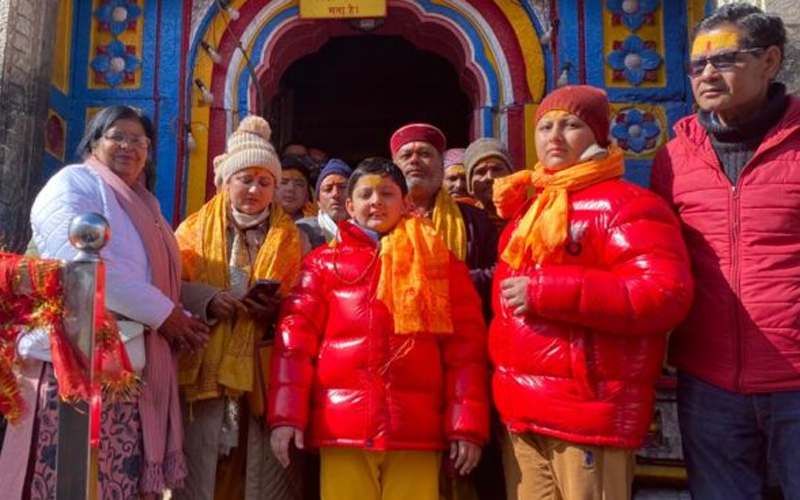 श्री बदरीनाथ- केदारनाथ दर्शन को पहुंचा मुख्यमंत्री पुष्कर सिंह धामी का परिवार