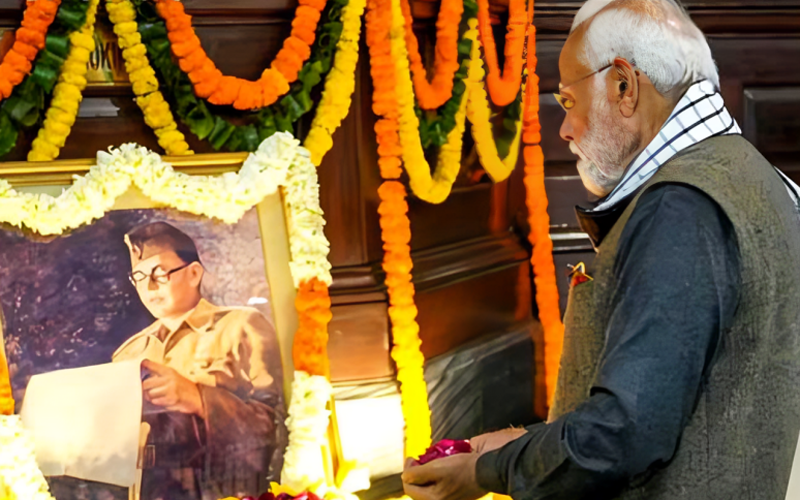 प्रधानमंत्री मोदी ने नेताजी सुभाष चंद्र बोस को श्रद्धांजलि अर्पित की
