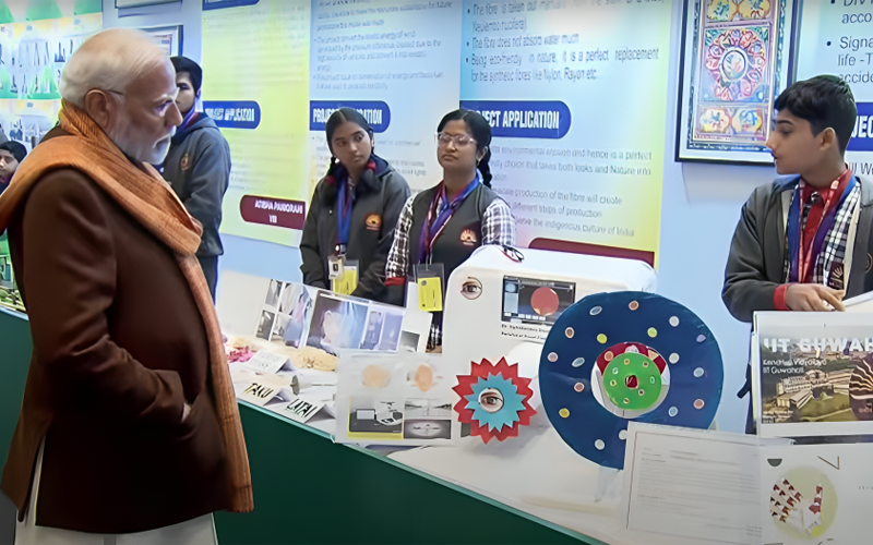 पीएम मोदी ने “शानदार प्रदर्शनी” के लिए शिक्षकों, छात्रों को बधाई दी