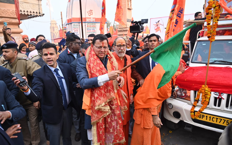 मुख्यमंत्री धामी ने कलश यात्रा को हरी झंडी दिखाकर रवाना किया