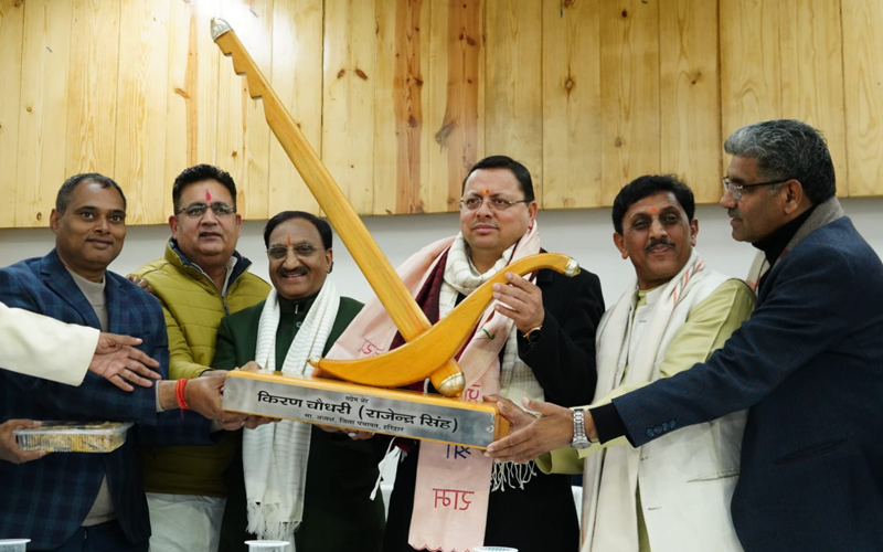 मुख्यमंत्री धामी से हरिद्वार किसानों के प्रतिनिधिमण्डलों ने मुख्य सेवक सदन में भेंट की