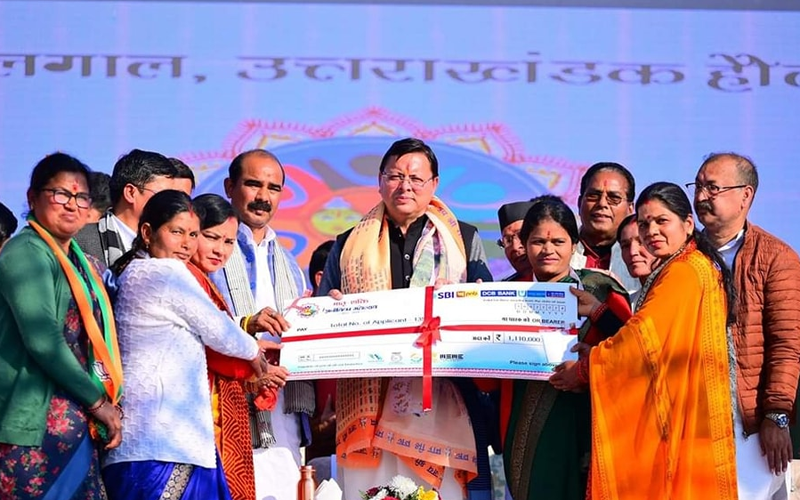 मुख्यमंत्री धामी ने आयोजित आजीविका महोत्सव (दीदी भुलि हाथ लगाल, उत्तराखण्ड हौल अमृत काल) में प्रतिभाग किया