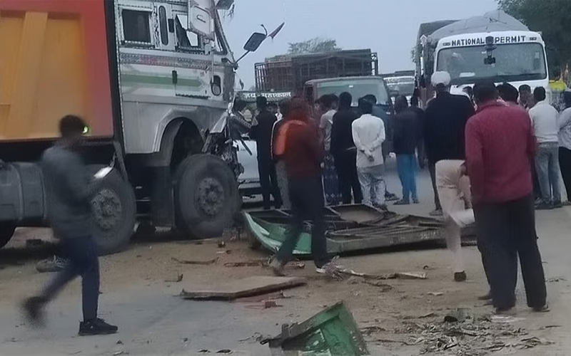 ट्रक ने पीछे से ट्रैक्टर-ट्रॉली में मारी टक्कर, चालक की मौत
