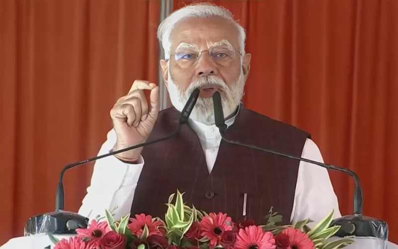 पीएम मोदी ने आजमगढ़ में कई विकास परियोजनाओं का उद्घाटन और शिलान्यास किया